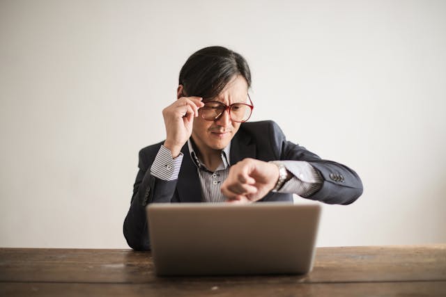 Erreurs organisationnelles et tensions au travail
